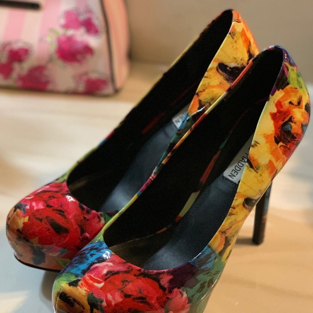 Multicolored Steve Madden Matching Shoe And Purse - image 4